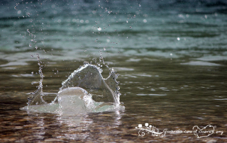 schizzi d'acqua in un lago